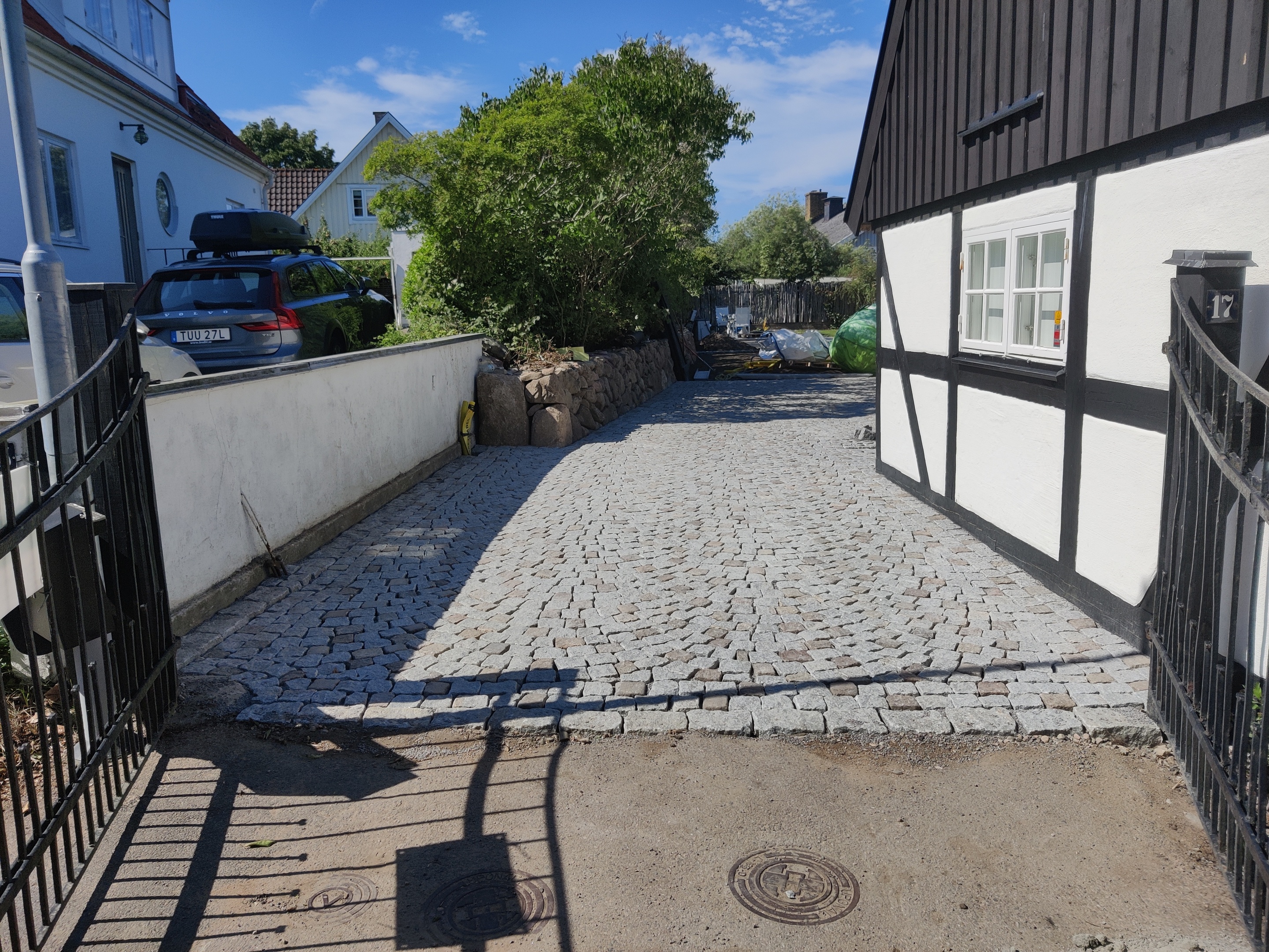 Innergård med plattor